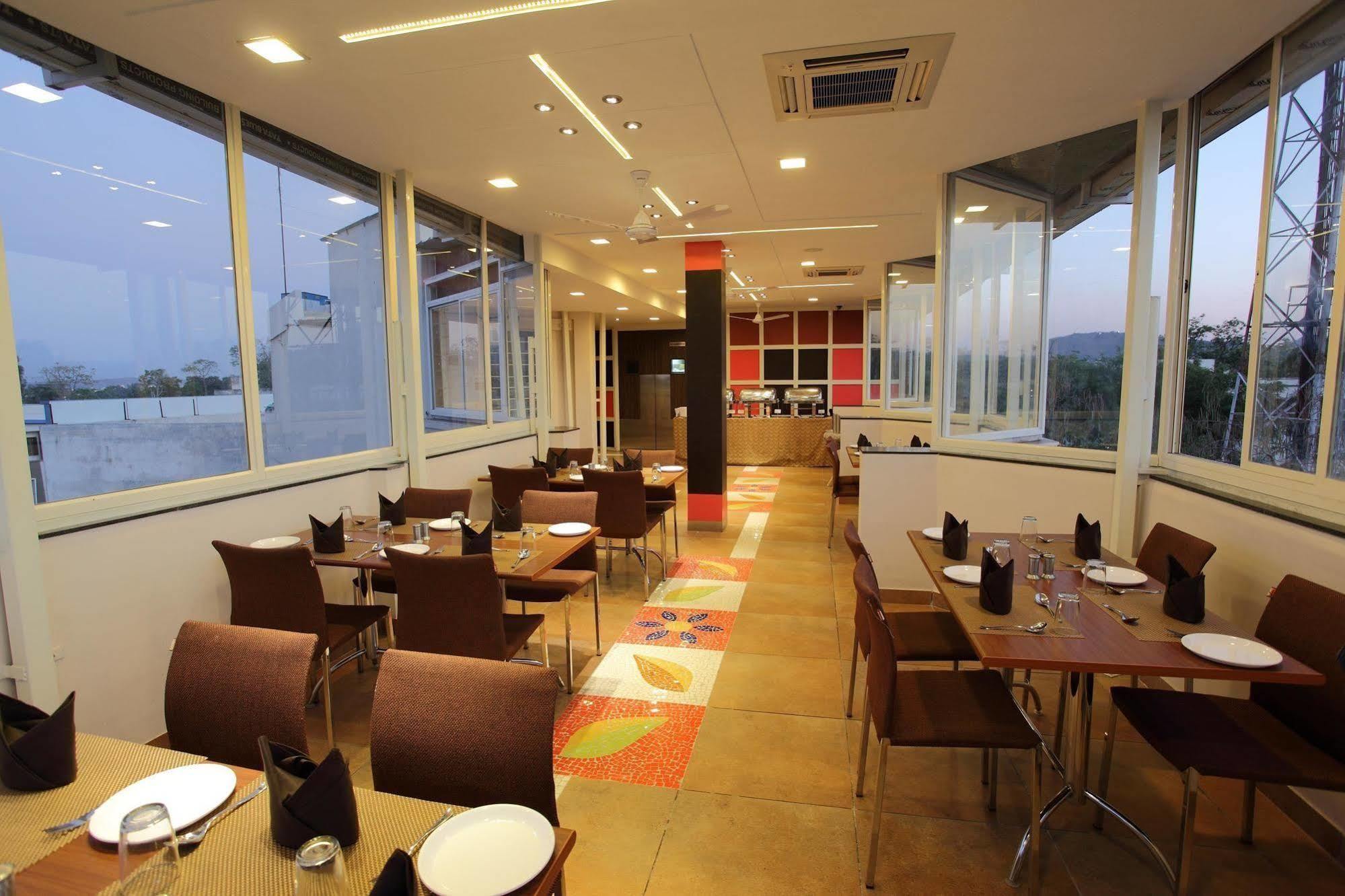 Hotel Dayal Udaipur Buitenkant foto