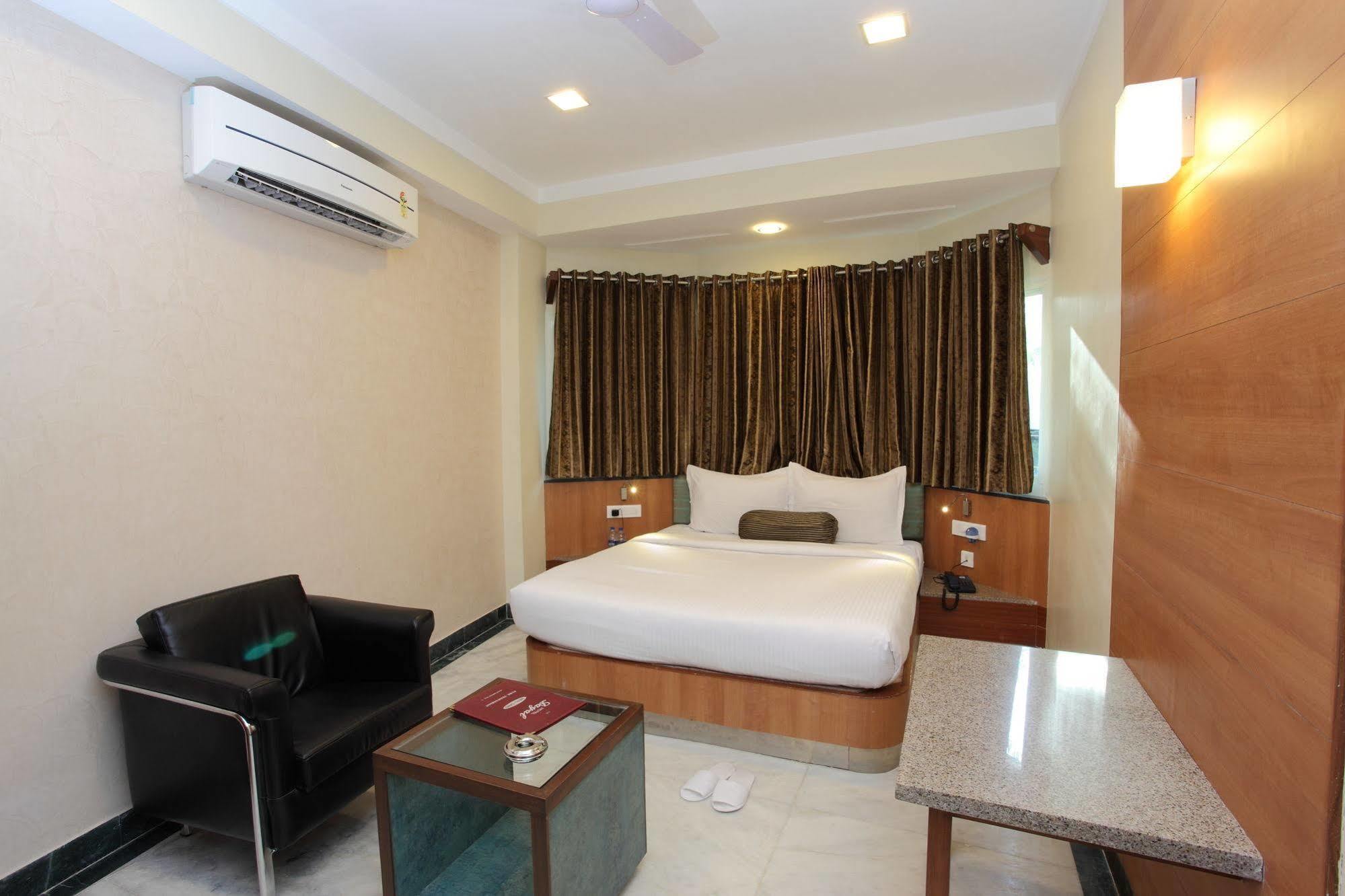 Hotel Dayal Udaipur Buitenkant foto