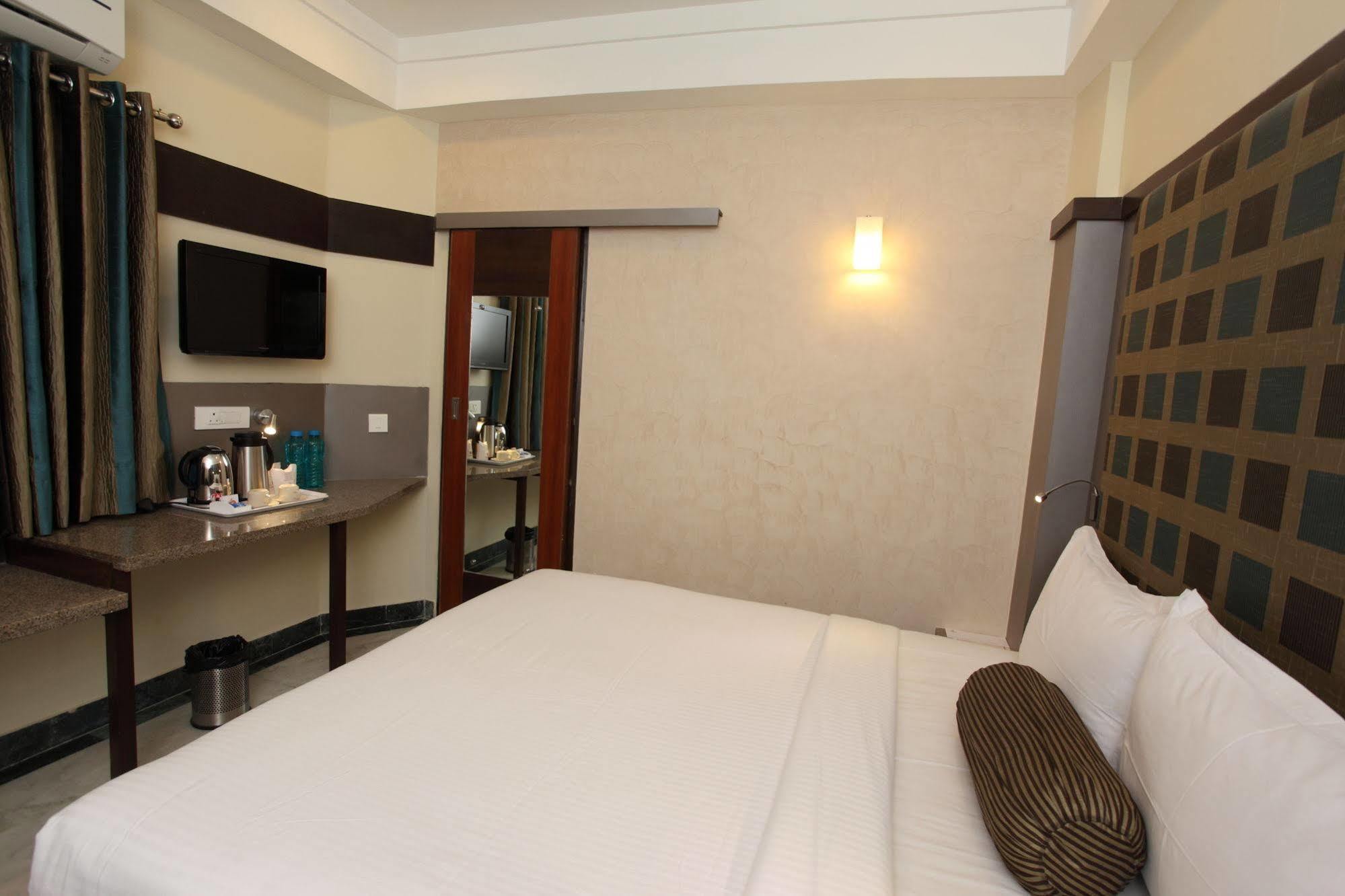 Hotel Dayal Udaipur Buitenkant foto